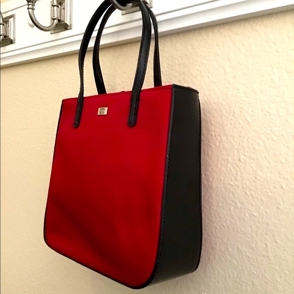 💥 MOVING SALE💥 DKNY Mini City Purse - Picture 2 of 5